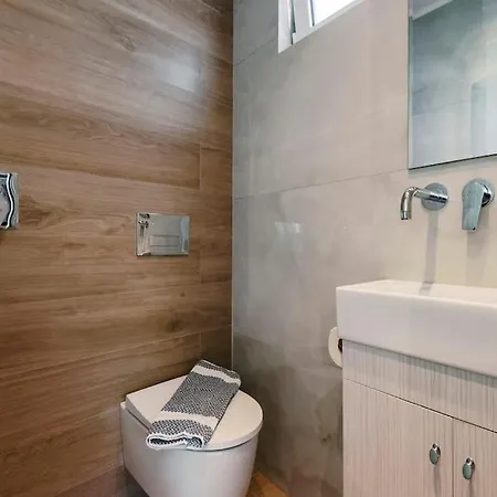 Myrovolos Luxury Angie's House *