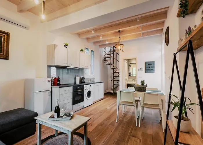 Semesterbostad Myrovolos Luxury Angie's House