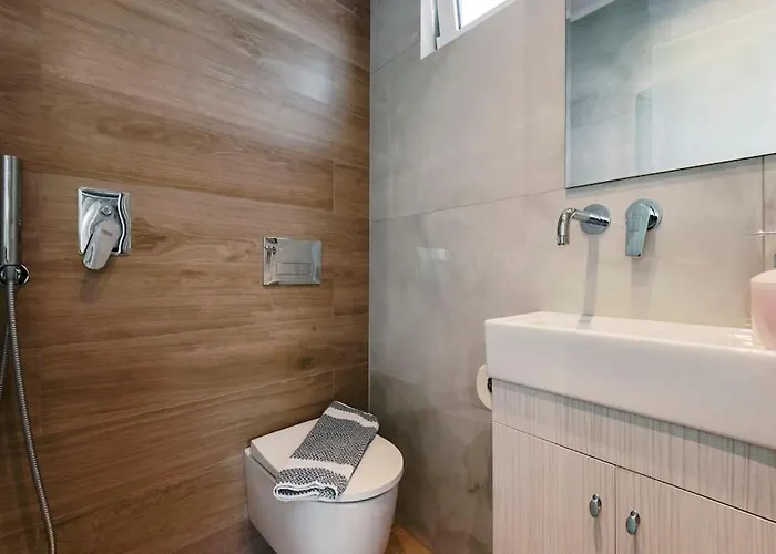 Myrovolos Luxury Angie's House *