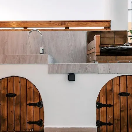 Myrovolos Luxury Angie's House *