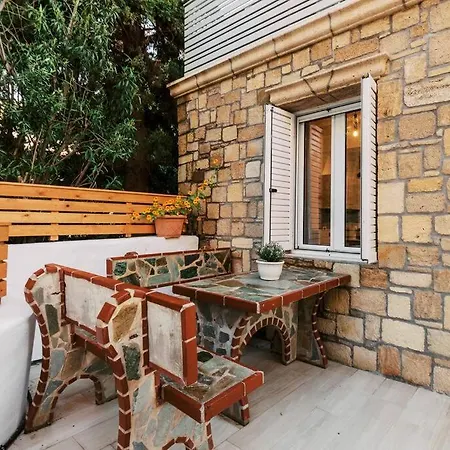 Myrovolos Luxury Angie's House *